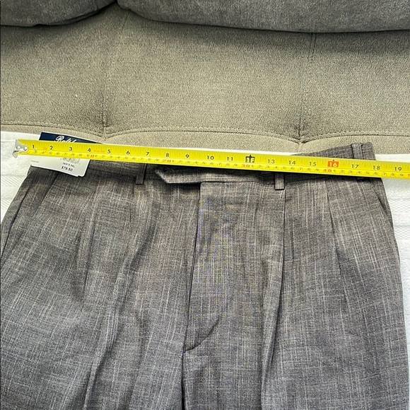 Ralph Lauren Gray Dress Pants with Classic Straight-Leg Cut - Picture 5 of 12